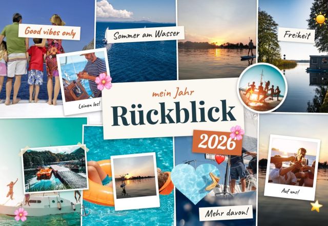 Foto-Collage Rückblick 2026 mit Segelboot, See, Polaroids, Klebeband und Stickern in Türkis und Blau